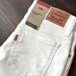 Levi’s Mid Rise Mid Length Shorts White Jean NWT 26